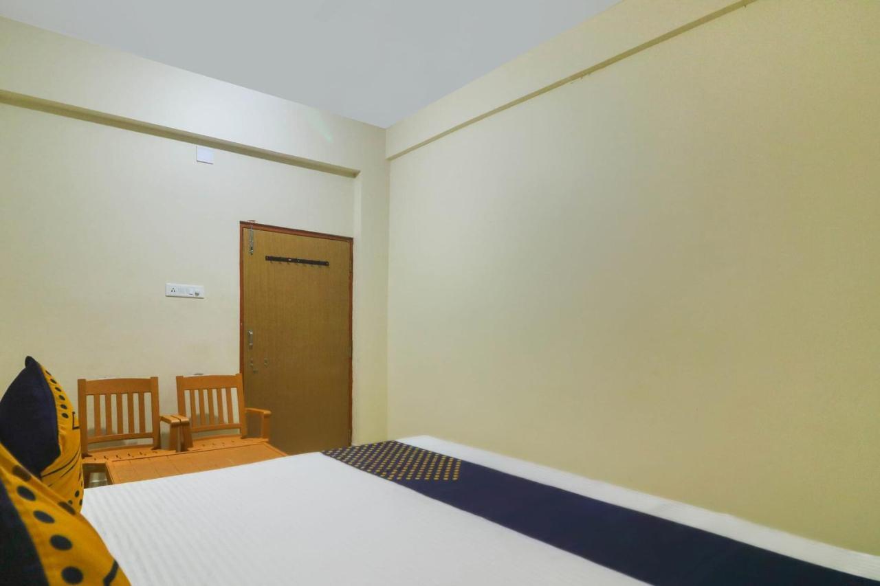Spot On 68151 Prafulla Palace Hotel Jatani Exterior photo